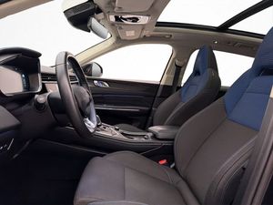 Lynk & Co 01 bild 12
