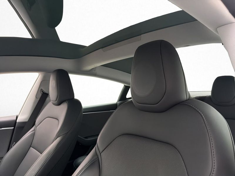 Tesla Model 3 bild 17