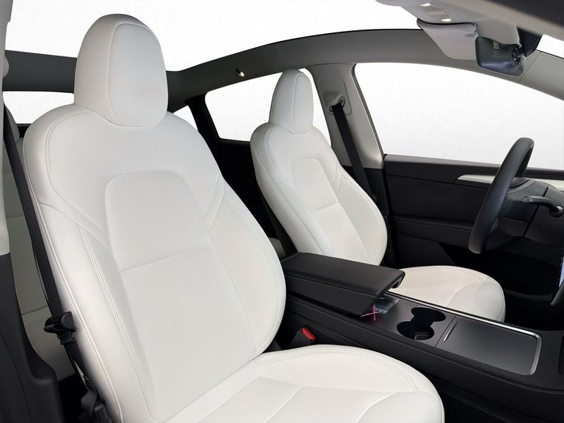 Tesla Model Y bild 15