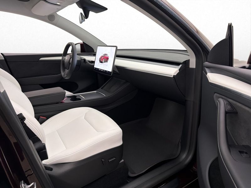 Tesla Model Y bild 16