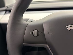 Tesla Model Y bild 18