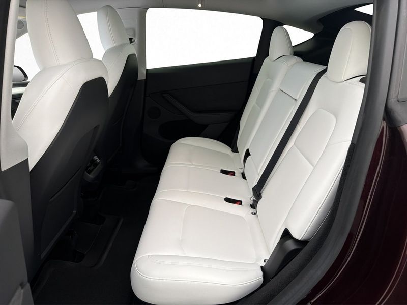 Tesla Model Y bild 17