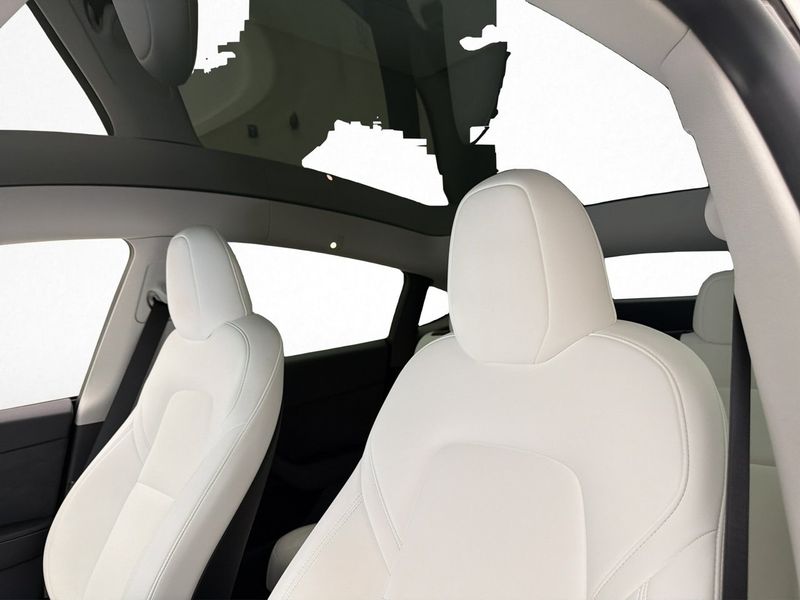 Tesla Model Y bild 13