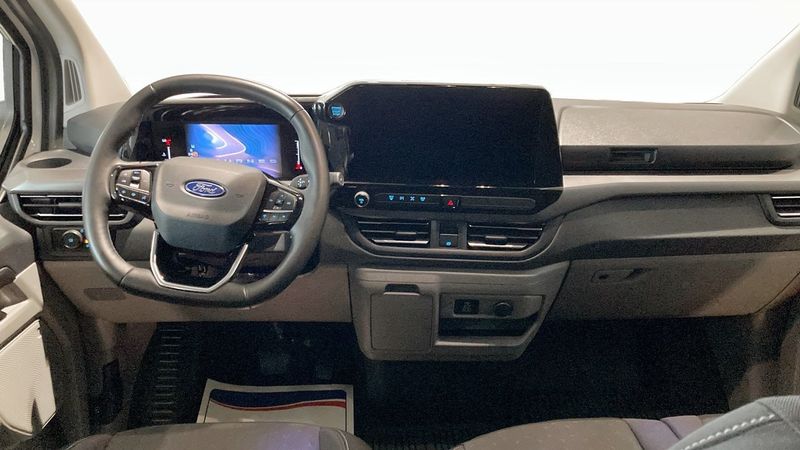 Ford Tourneo Custom bild 4