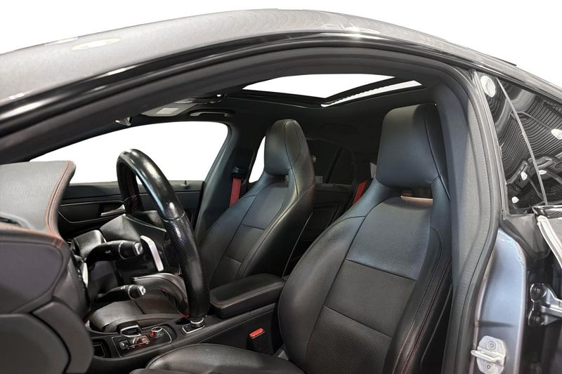 Mercedes CLA45 AMG bild 11