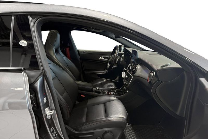 Mercedes CLA45 AMG bild 9