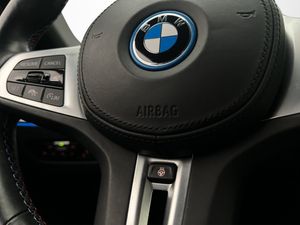 BMW i4 bild 24