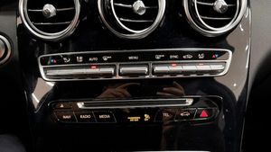 Mercedes GLC220 bild 23