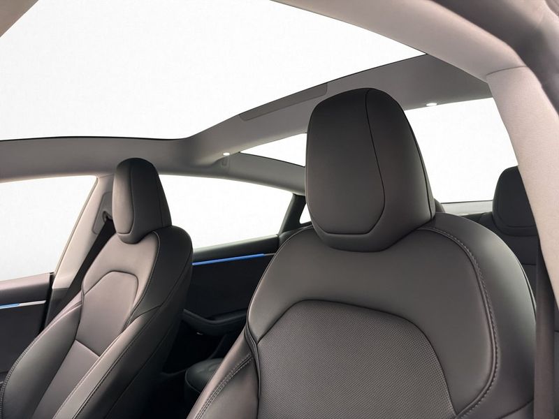 Tesla Model 3 bild 11
