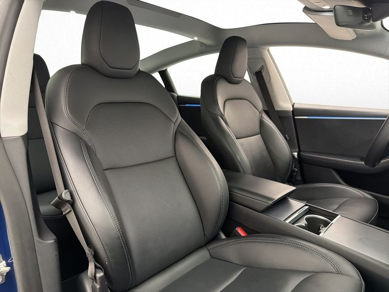Tesla Model 3 bild 28