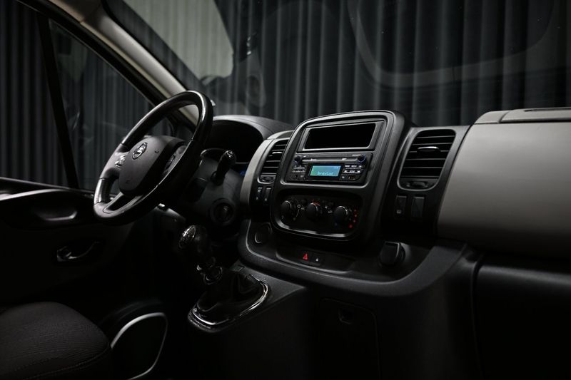 Nissan NV300 bild 24