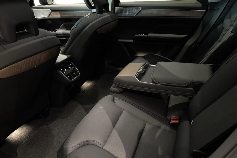 Volvo ES90 bild 13