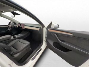 Tesla Model Y bild 24