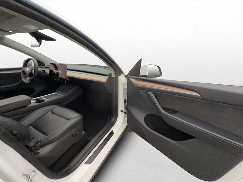 Tesla Model Y bild 24