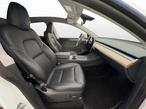 Tesla Model Y bild 25
