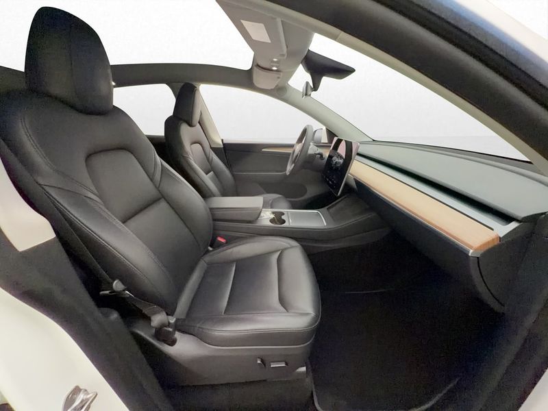Tesla Model Y bild 25