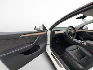 Tesla Model Y bild 12