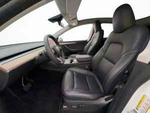 Tesla Model Y bild 13