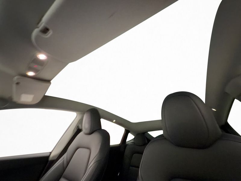 Tesla Model Y bild 14