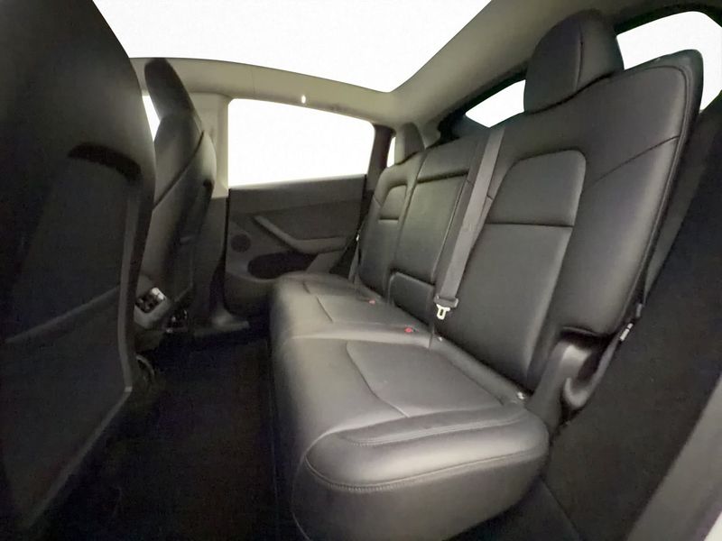 Tesla Model Y bild 26