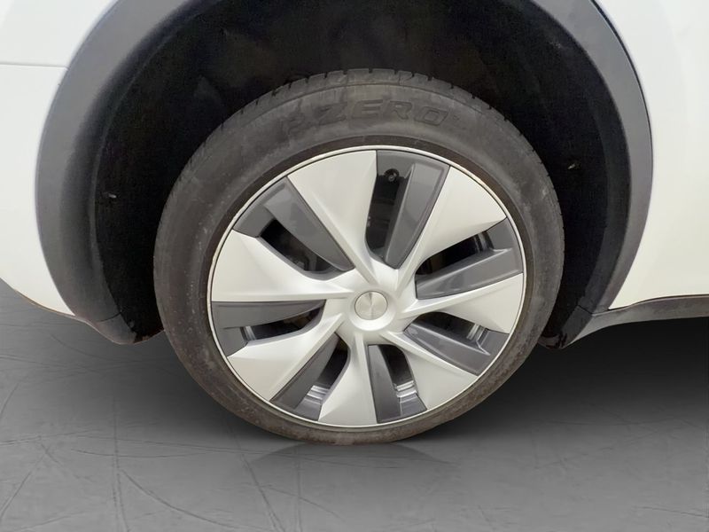 Tesla Model Y bild 32