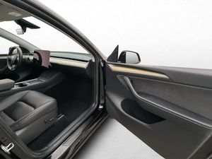 Tesla Model Y bild 27
