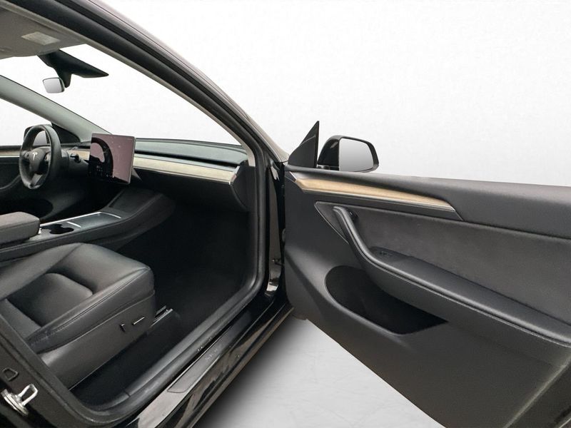 Tesla Model Y bild 27