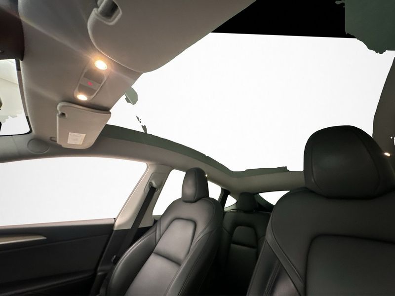 Tesla Model Y bild 14