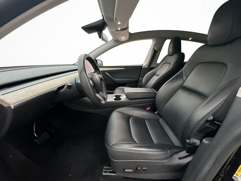 Tesla Model Y bild 13