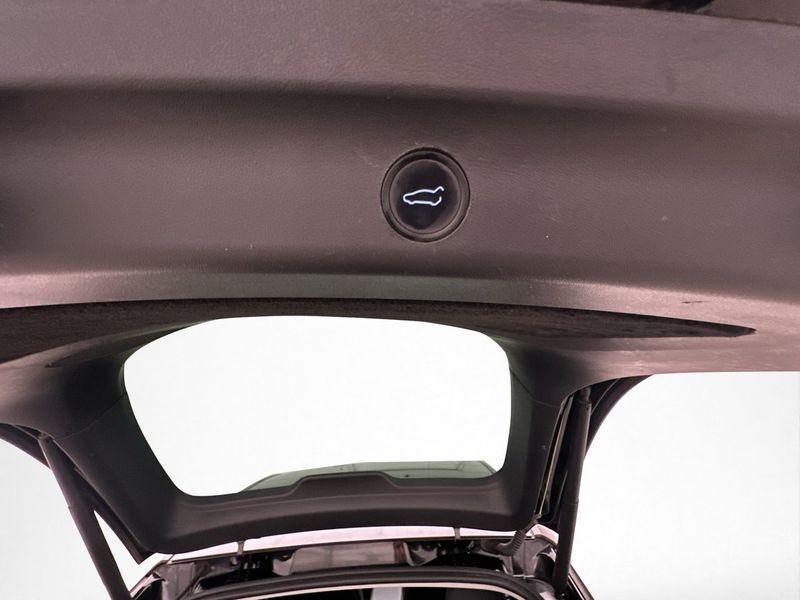 Tesla Model Y bild 31