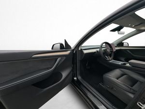 Tesla Model Y bild 12