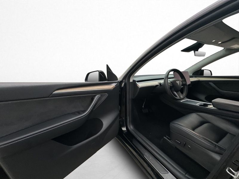 Tesla Model Y bild 12