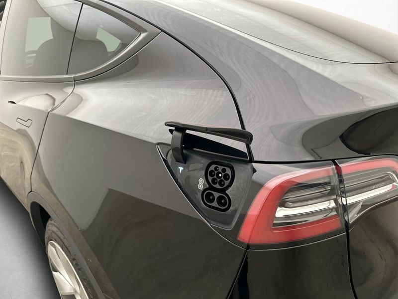 Tesla Model Y bild 36