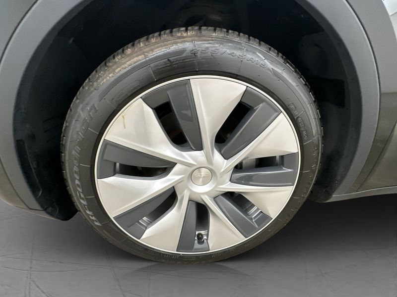 Tesla Model Y bild 32