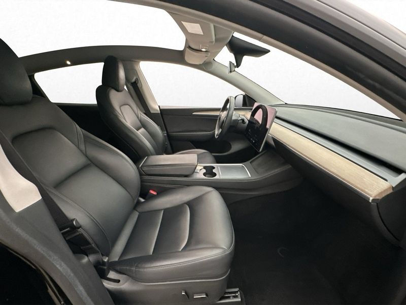 Tesla Model Y bild 28