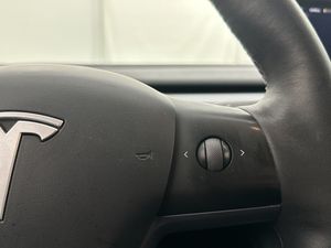Tesla Model Y bild 18