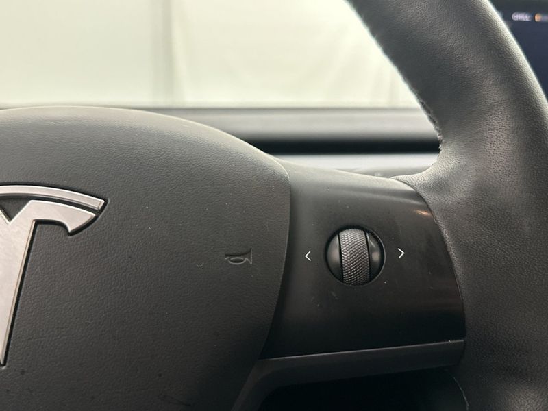 Tesla Model Y bild 18