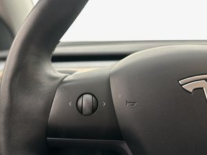 Tesla Model Y bild 17