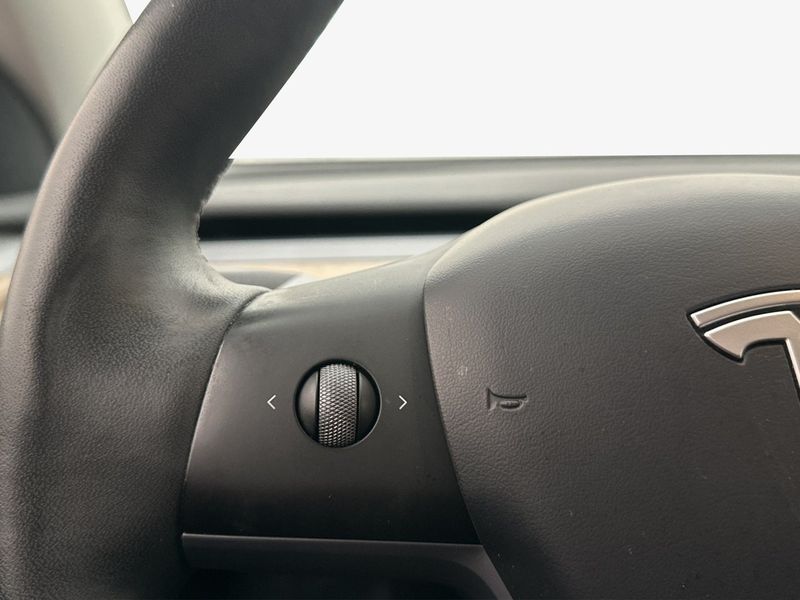 Tesla Model Y bild 17