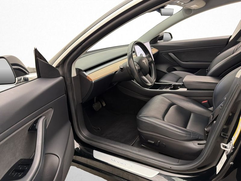 Tesla Model 3 bild 11