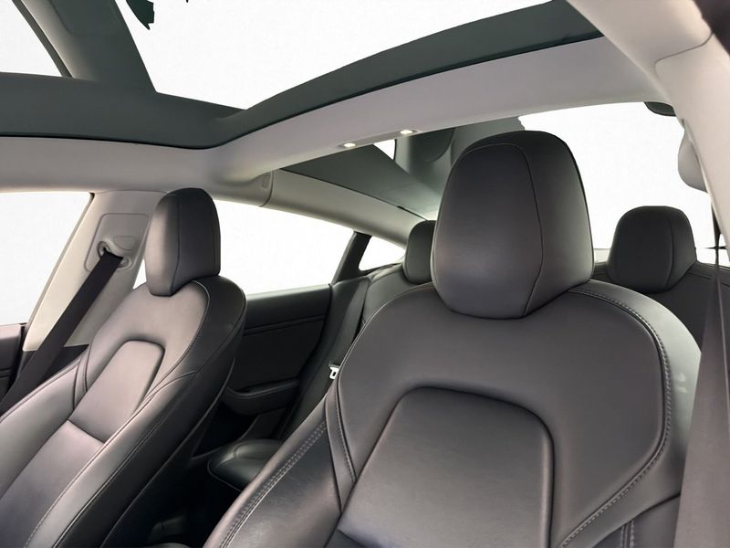 Tesla Model 3 bild 12