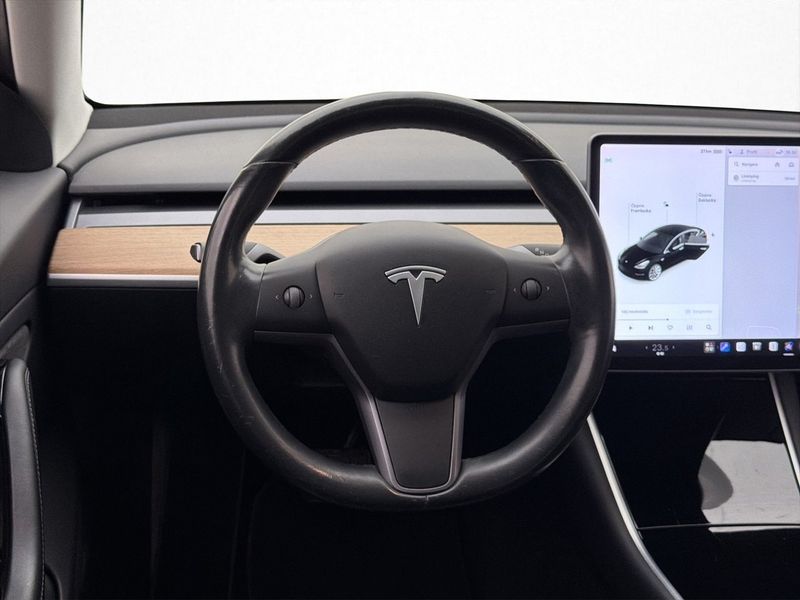 Tesla Model 3 bild 13