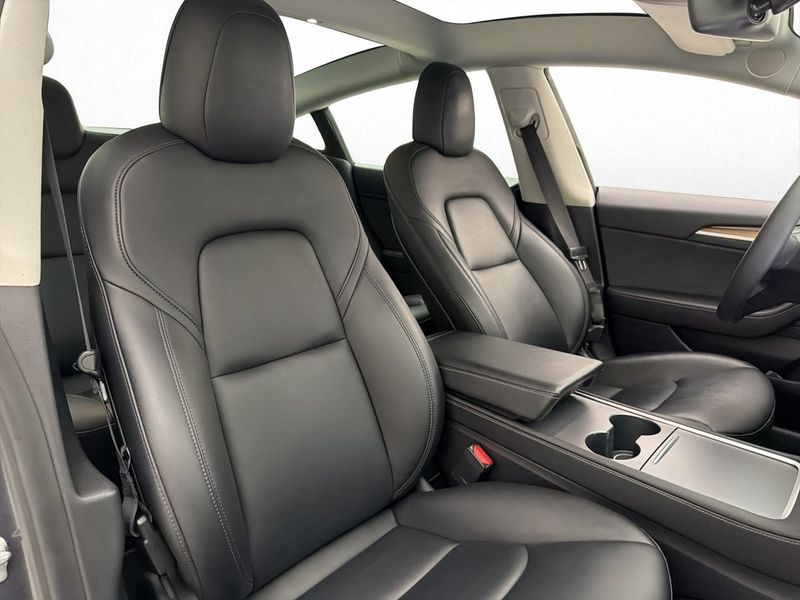 Tesla Model 3 bild 28