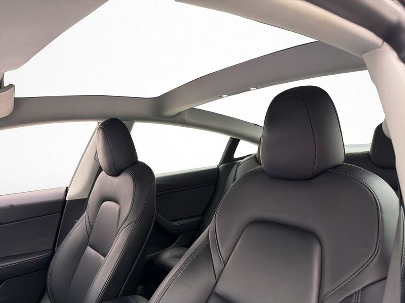 Tesla Model 3 bild 12