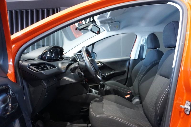 Peugeot 208 bild 12