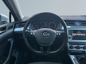 Volkswagen Passat bild 9