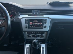Volkswagen Passat bild 11