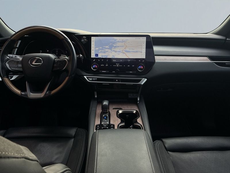 Lexus RX bild 8