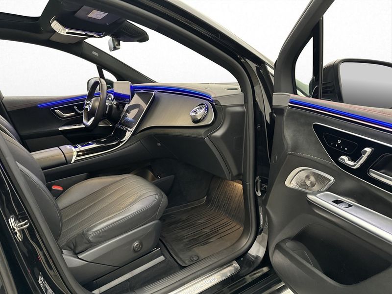 Mercedes EQE43 SUV bild 18