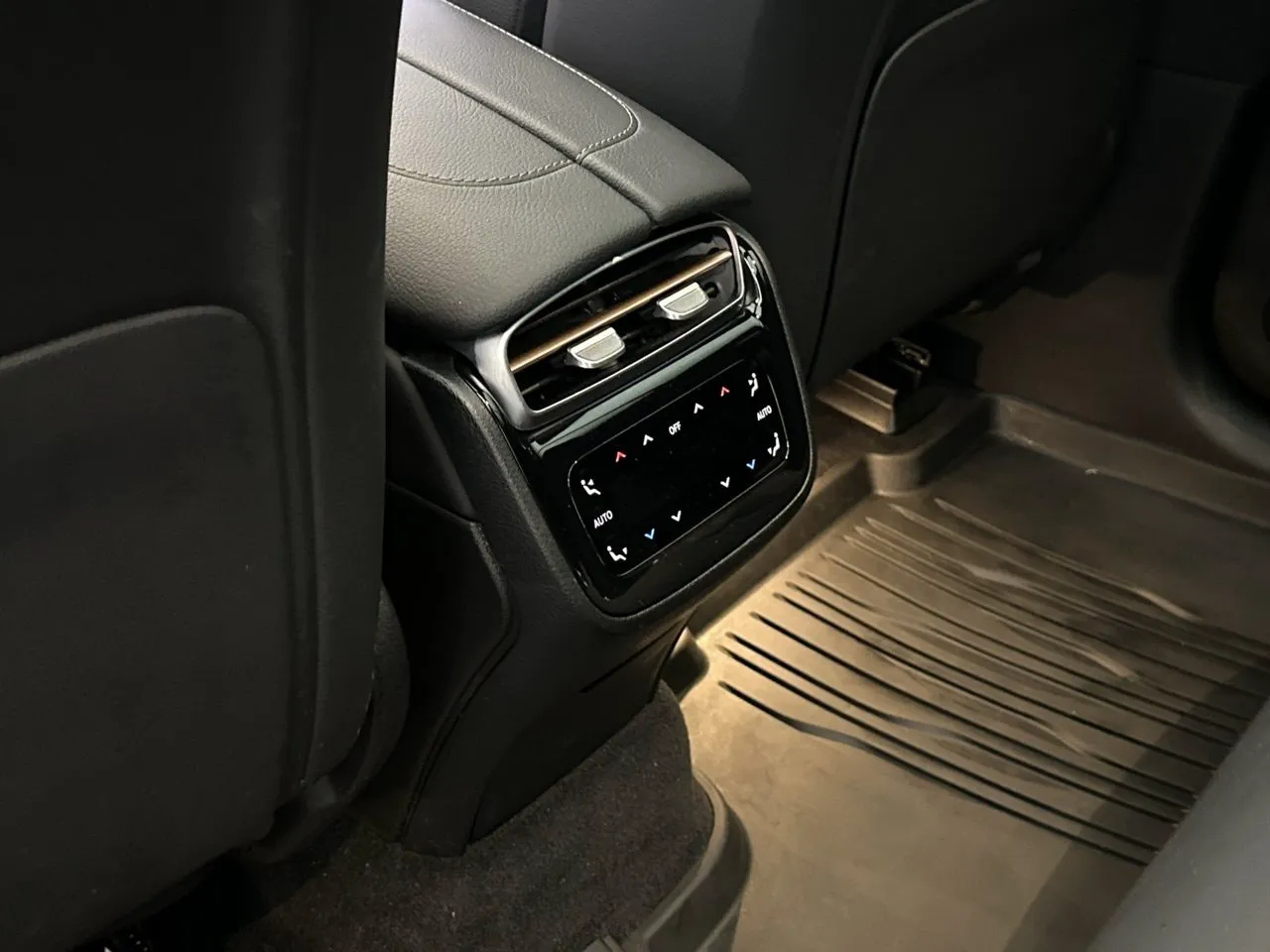 Mercedes EQE500 SUV bild 23